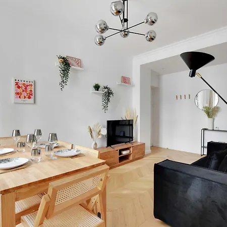 Apartment Spacieux Cosy -2br 8p-pl De La Nation